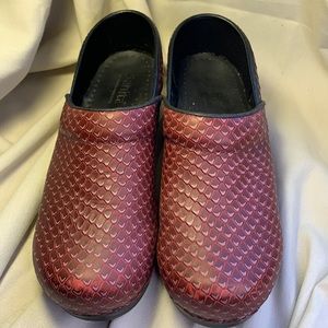 Sanita almost NEW worn once leather clogs EUC